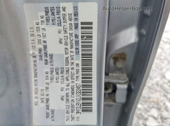 3MYDLBYV2JY322457 2018 TOYOTA YARIS Silver Vista del compartimento del motor