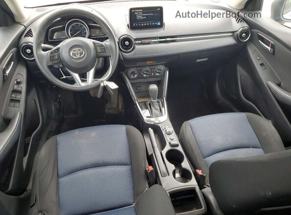 3MYDLBYV2JY322457 2018 TOYOTA YARIS Silver Vista del salpicadero