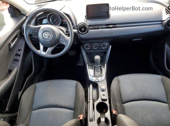 3MYDLBYV2JY324547 2018 TOYOTA YARIS Black Вид панелі приладів