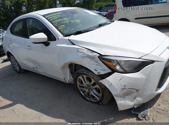 3MYDLBYV2JY330185 2018 TOYOTA YARIS IA White Դիմացի տեսք