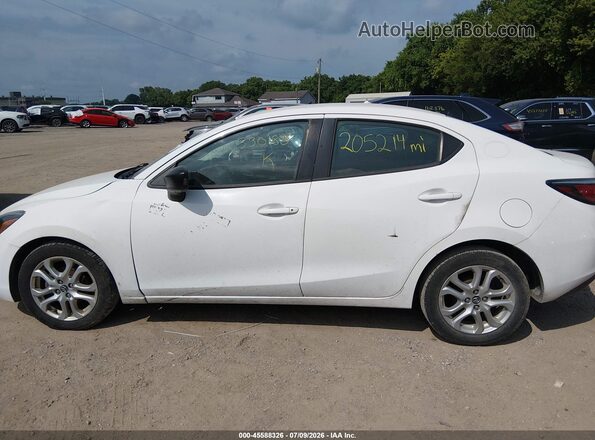3MYDLBYV2JY330185 2018 TOYOTA YARIS IA White 