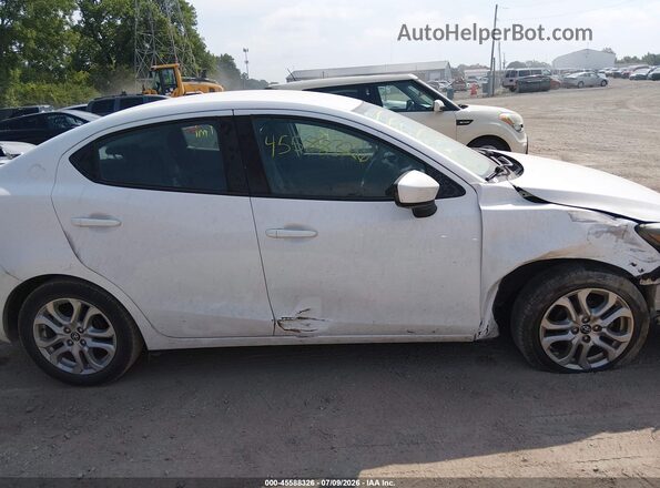 3MYDLBYV2JY330185 2018 TOYOTA YARIS IA White Սալոնի 360 աստիճան տեսք
