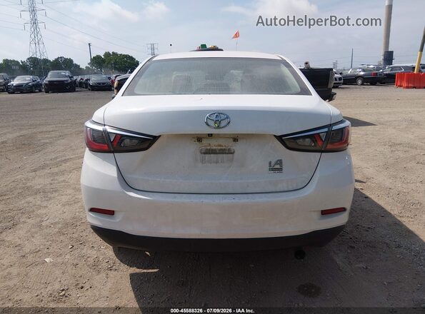 3MYDLBYV2JY330185 2018 TOYOTA YARIS IA White 