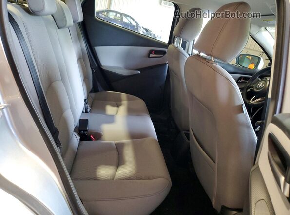3MYDLBYV2KY504340 2019 TOYOTA YARIS Silver უკანა სავარძლების ხედი