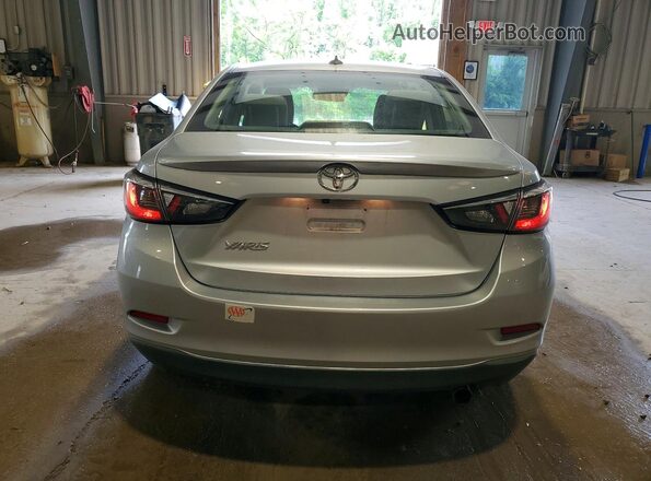 3MYDLBYV2KY504340 2019 TOYOTA YARIS Silver უკანა ხედი