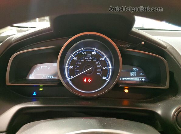 3MYDLBYV2KY504340 2019 TOYOTA YARIS Silver ხელსაწყოთა პანელის ხედი