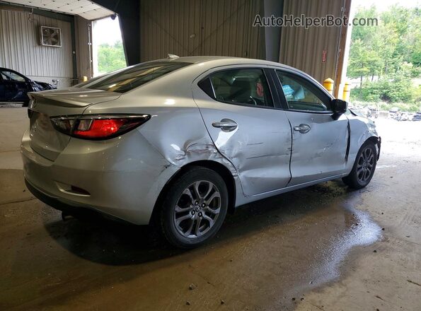 3MYDLBYV2KY504340 2019 TOYOTA YARIS Silver უკანა მარჯვენა