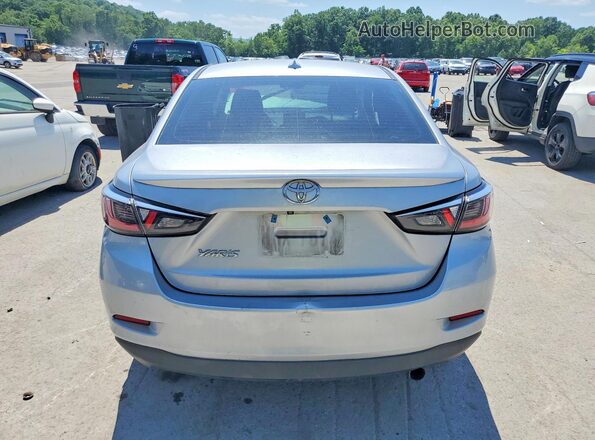 3MYDLBYV2KY508176 2019 TOYOTA YARIS Silver Rear view