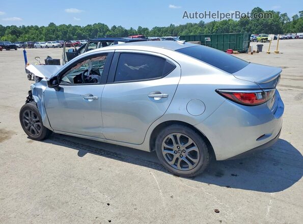 3MYDLBYV2KY508176 2019 TOYOTA YARIS Silver Rear left