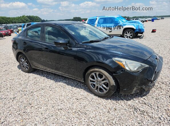 3MYDLBYV2KY516472 2019 TOYOTA YARIS Black Delantero derecho