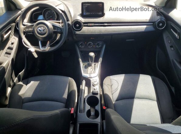3MYDLBYV2KY525026 2019 TOYOTA YARIS Gray წინა პანელის ხედი