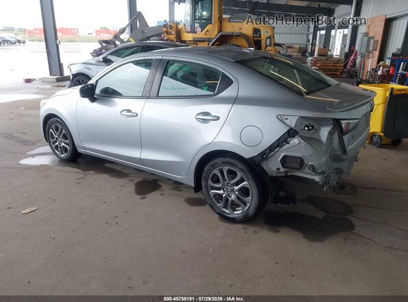 3MYDLBYV2LY712073 2020 TOYOTA YARIS Silver Trasero izquierdo