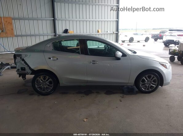 3MYDLBYV2LY712073 2020 TOYOTA YARIS Silver Vista interior de 360 grados