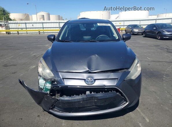 3MYDLBYV3HY155407 2017 TOYOTA YARIS Charcoal Widok z przodu
