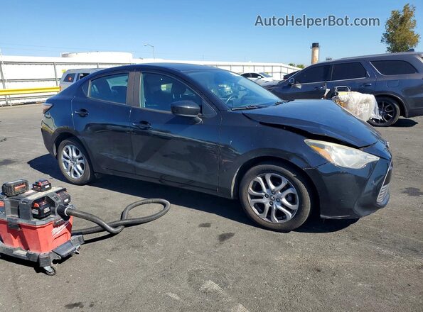 3MYDLBYV3HY158047 2017 TOYOTA YARIS Black Передня права чверть