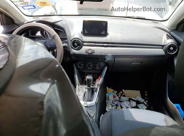 3MYDLBYV3HY170120 2017 TOYOTA YARIS Gray Widok deski rozdzielczej