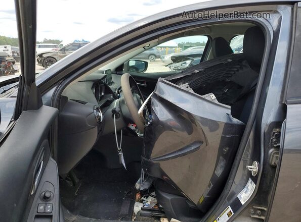 3MYDLBYV3HY170120 2017 TOYOTA YARIS Gray Widok wnętrza z przodu