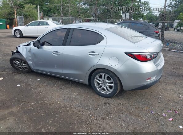 3MYDLBYV3HY172272 2017 TOYOTA YARIS IA Silver უკანა მარცხენა