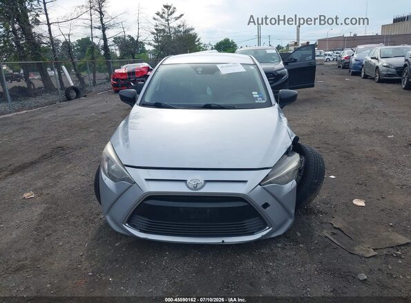 3MYDLBYV3HY172272 2017 TOYOTA YARIS IA Silver ხელსაწყოთა პანელის ხედი