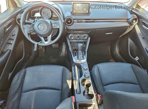 3MYDLBYV3HY193042 2017 TOYOTA YARIS Blue Առջևի վահանակի տեսք