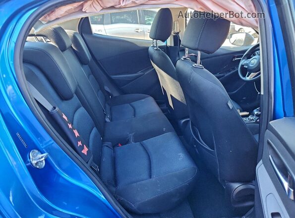 3MYDLBYV3HY193042 2017 TOYOTA YARIS Blue Հետևի նստատեղերի տեսք