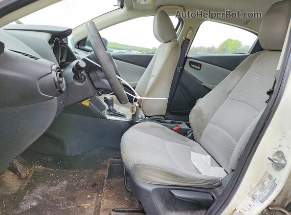 3MYDLBYV3KY509224 2019 TOYOTA YARIS Белый Вид салона спереди