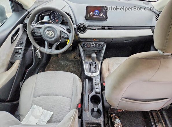 3MYDLBYV3KY509224 2019 TOYOTA YARIS Белый Вид панели приборов
