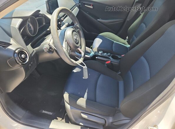 3MYDLBYV3LY717170 2020 TOYOTA YARIS White Vista interior delantera