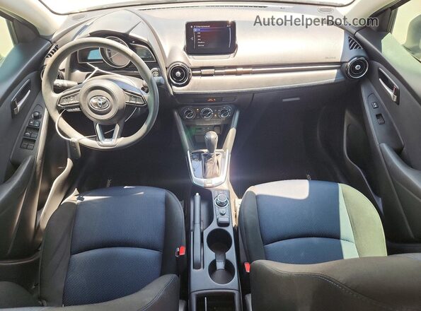 3MYDLBYV3LY717170 2020 TOYOTA YARIS White Vista del salpicadero