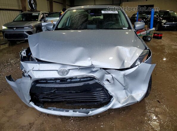 3MYDLBYV4HY170188 2017 TOYOTA YARIS Silver Vista frontal
