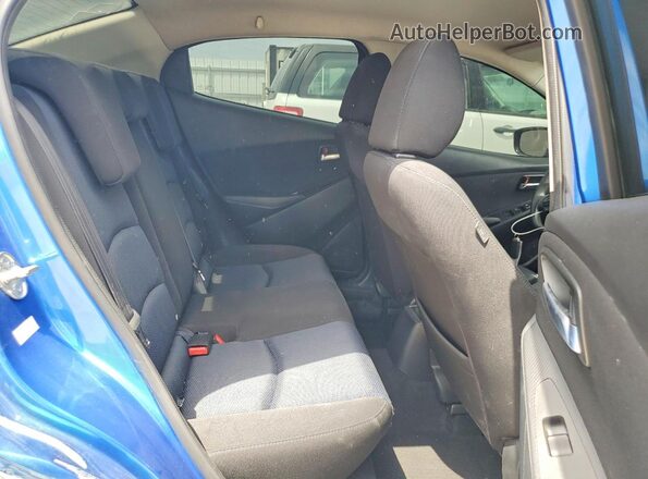 3MYDLBYV4HY173642 2017 TOYOTA YARIS Blue Вид задніх сидінь