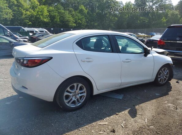 3MYDLBYV4HY174323 2017 TOYOTA YARIS White Trasero derecho