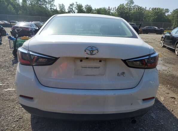 3MYDLBYV4HY174323 2017 TOYOTA YARIS White Vista trasera
