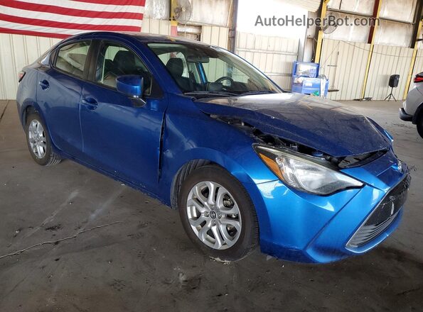 3MYDLBYV4HY182308 2017 TOYOTA YARIS Blue Delantero derecho