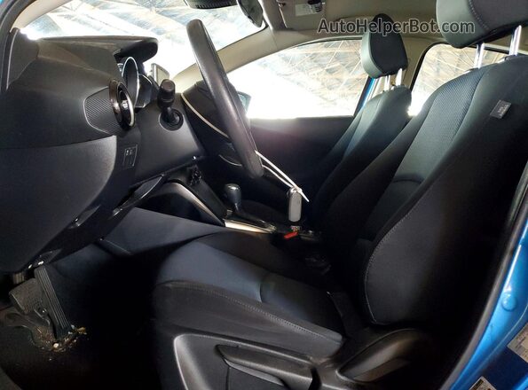 3MYDLBYV4HY182308 2017 TOYOTA YARIS Blue Vista interior delantera