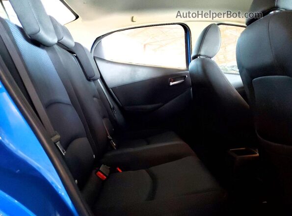 3MYDLBYV4HY182308 2017 TOYOTA YARIS Blue Vista de los asientos traseros