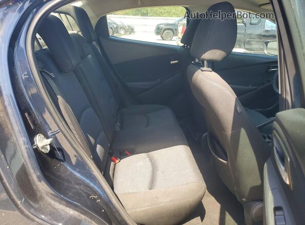 3MYDLBYV4JY300010 2018 TOYOTA YARIS Blue Widok tylnych siedzeń