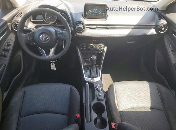 3MYDLBYV4JY300010 2018 TOYOTA YARIS Blue Widok deski rozdzielczej