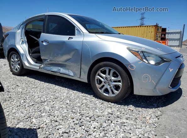 3MYDLBYV4JY306888 2018 TOYOTA YARIS Silver წინა მარჯვენა
