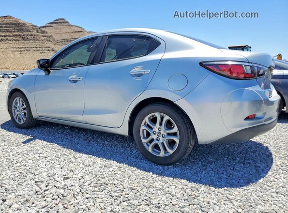 3MYDLBYV4JY306888 2018 TOYOTA YARIS Silver უკანა მარცხენა