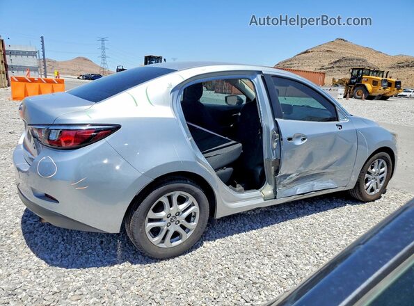 3MYDLBYV4JY306888 2018 TOYOTA YARIS Silver უკანა მარჯვენა