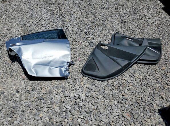 3MYDLBYV4JY306888 2018 TOYOTA YARIS Silver ძრავის განყოფილების ხედი