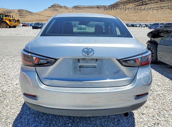 3MYDLBYV4JY306888 2018 TOYOTA YARIS Silver უკანა ხედი