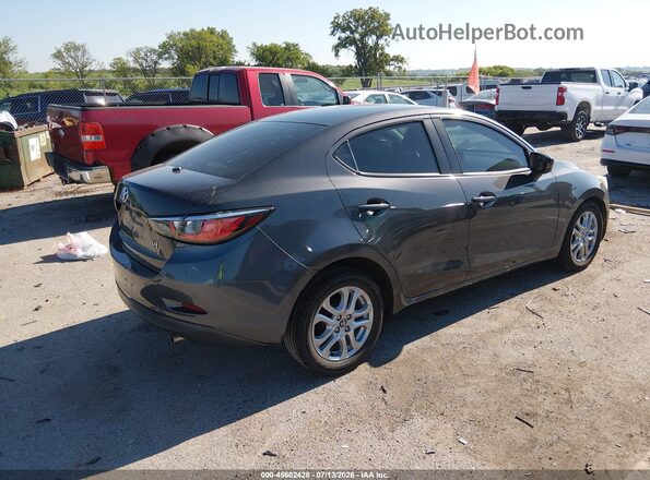 3MYDLBYV4JY310911 2018 TOYOTA YARIS IA Серый Задняя правая четверть