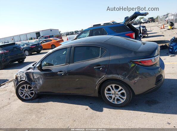 3MYDLBYV4JY310911 2018 TOYOTA YARIS IA Серый Вид задней части салона