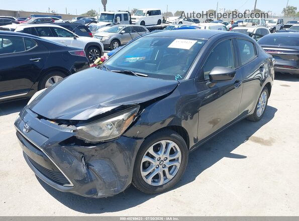 3MYDLBYV4JY311749 2018 TOYOTA YARIS IA Gray Przód lewy