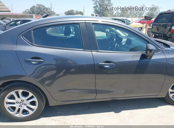 3MYDLBYV4JY311749 2018 TOYOTA YARIS IA Gray Widok wnętrza z tyłu