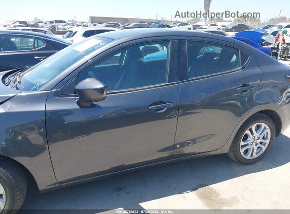 3MYDLBYV4JY311749 2018 TOYOTA YARIS IA Gray Widok wnętrza 360 stopni