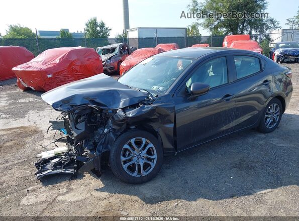 3MYDLBYV4KY513198 2019 TOYOTA YARIS Gray Przód lewy