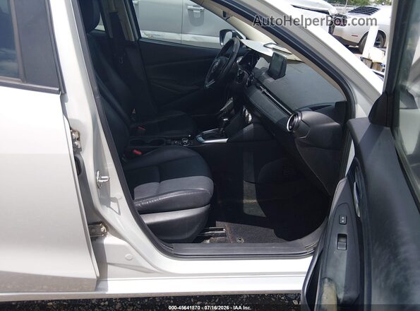 3MYDLBYV4KY515520 2019 TOYOTA YARIS Серый Вид салона спереди